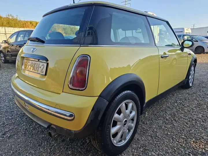 Mini One 2002 photo 3