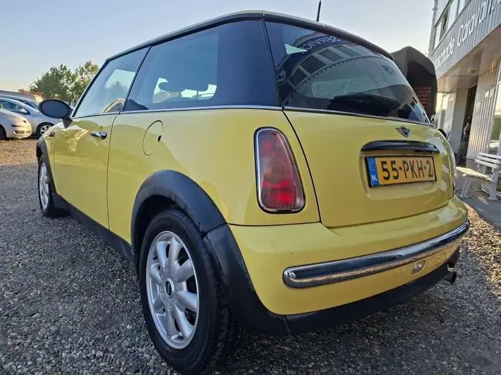 Mini One 2002 photo 2