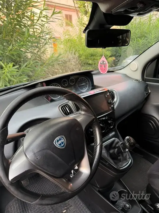 Lancia Ypsilon 2011 photo 3
