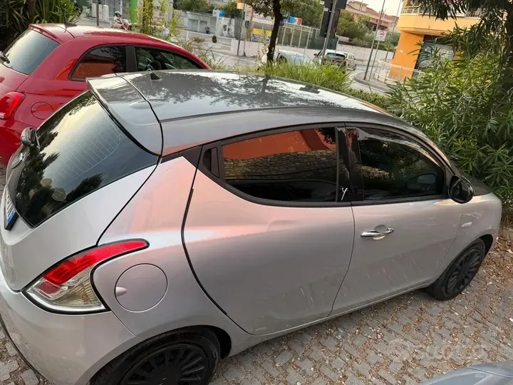 Lancia Ypsilon 2011 photo 2