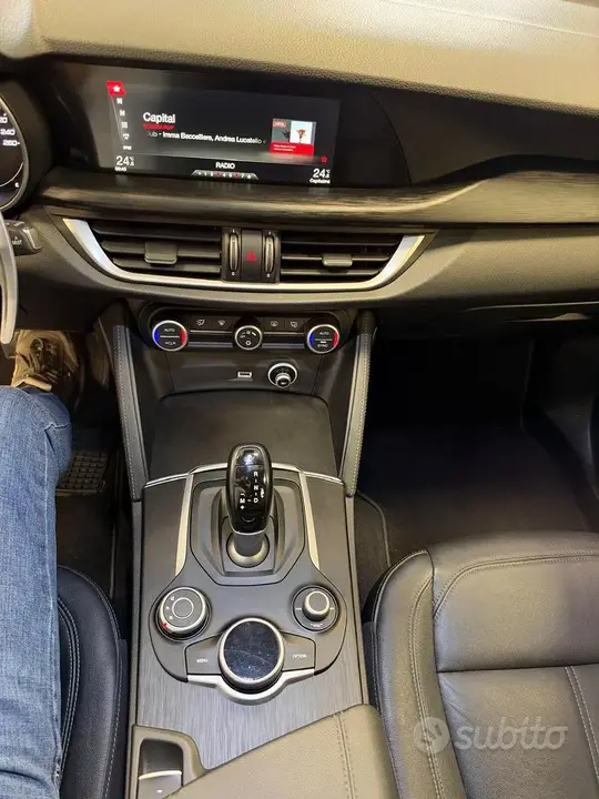 Alfa Romeo Stelvio 2017 photo 2