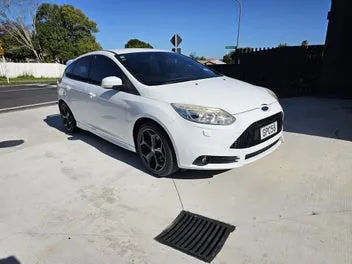 Ford Focus 2012 photo 2
