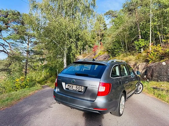 Skoda Superb 2013 photo 4