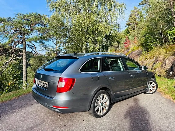 Skoda Superb 2013 photo 5