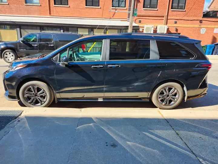 Toyota Sienna 2025 photo 3