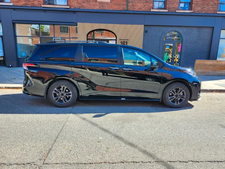 Toyota Sienna 2025 photo 4