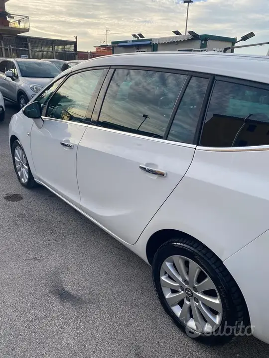 Opel Zafira 2012 photo 4