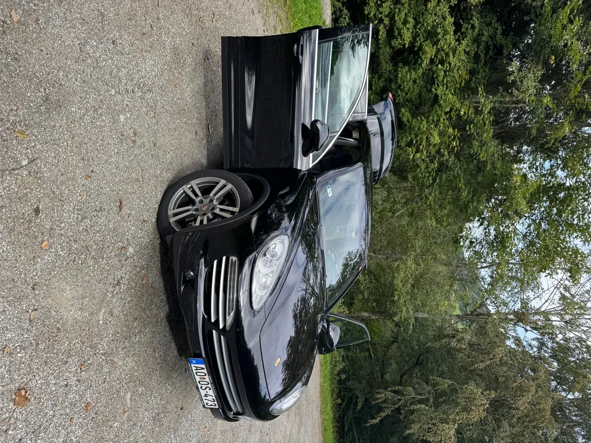 Porsche Cayenne 2011 photo 2
