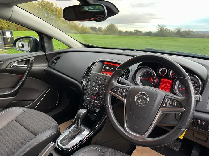 Vauxhall Astra 2016 photo 2