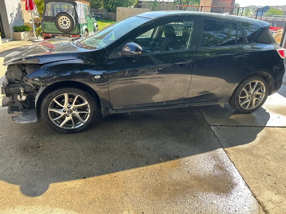 Mazda Mazda3 2012 photo 3