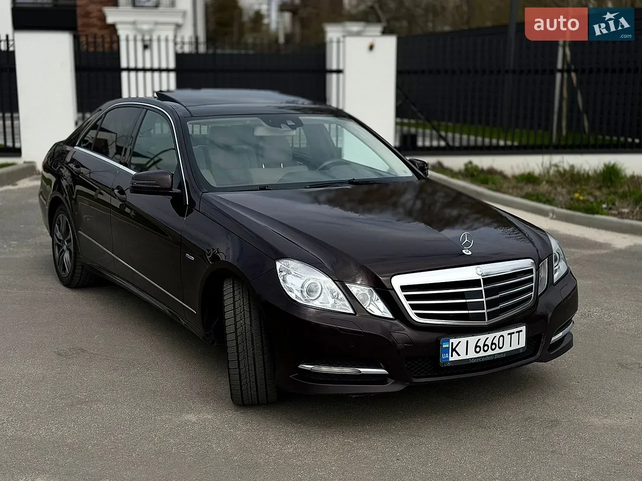 Mercedes-Benz E-Class 2011 photo 4