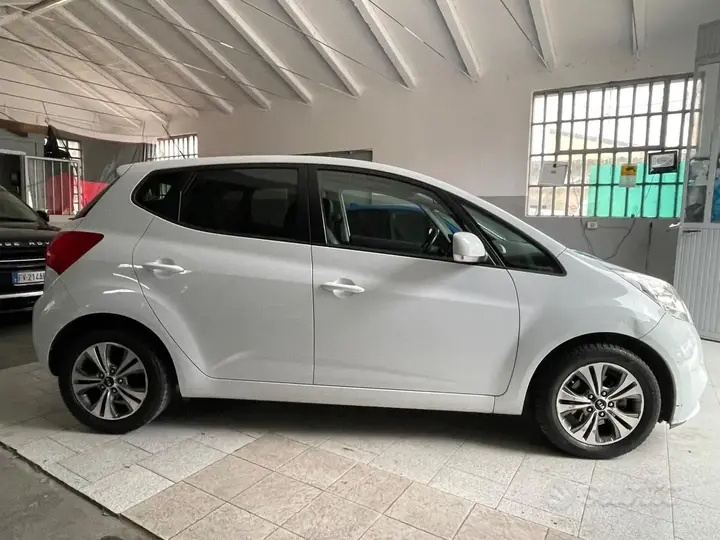 Kia Venga 2015 photo 5
