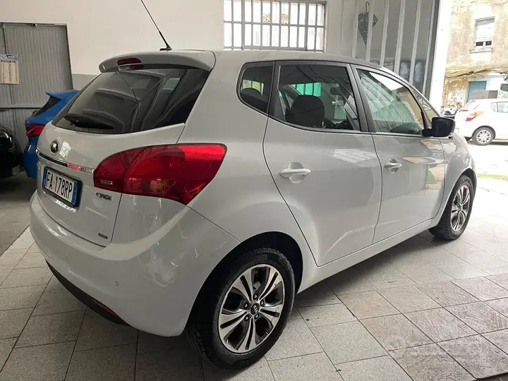 Kia Venga 2015 photo 4