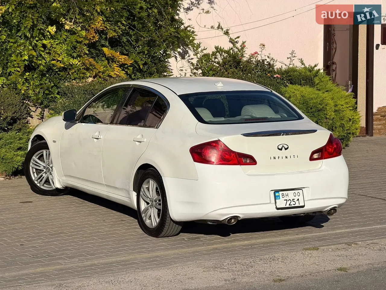 Infiniti G25 2011 photo 4