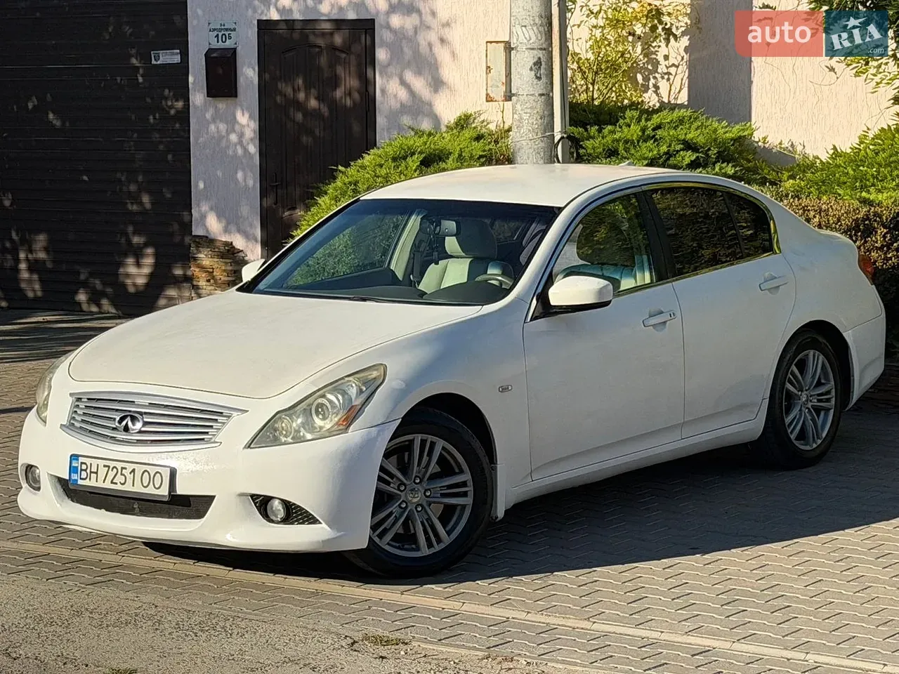Infiniti G25 2011 photo 3