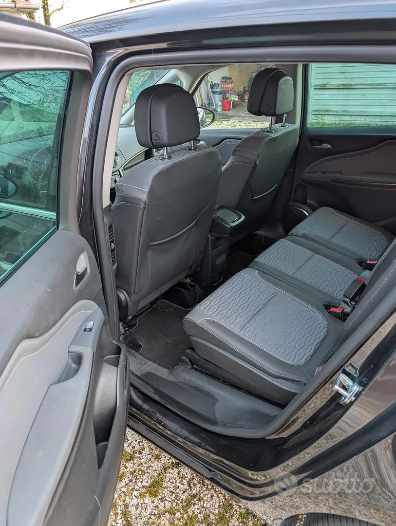 Opel Zafira 2011 photo 3