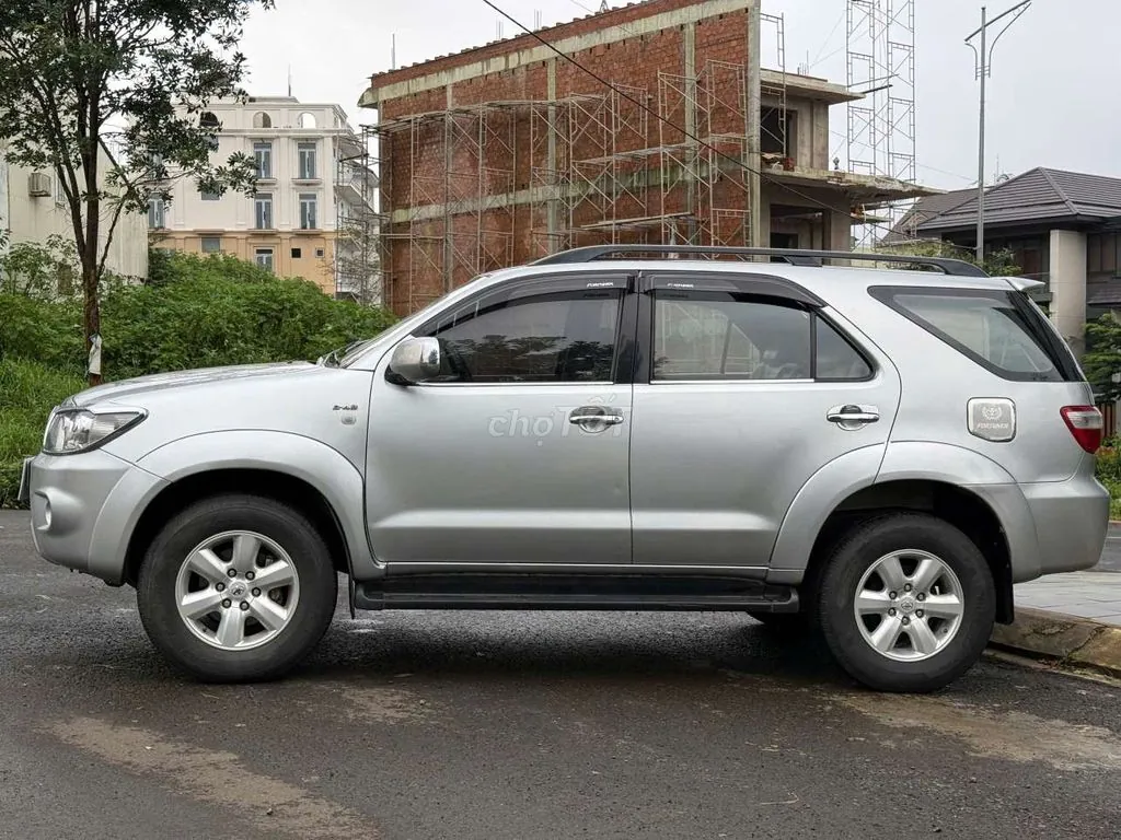 Toyota Fortuner 2011 photo 4