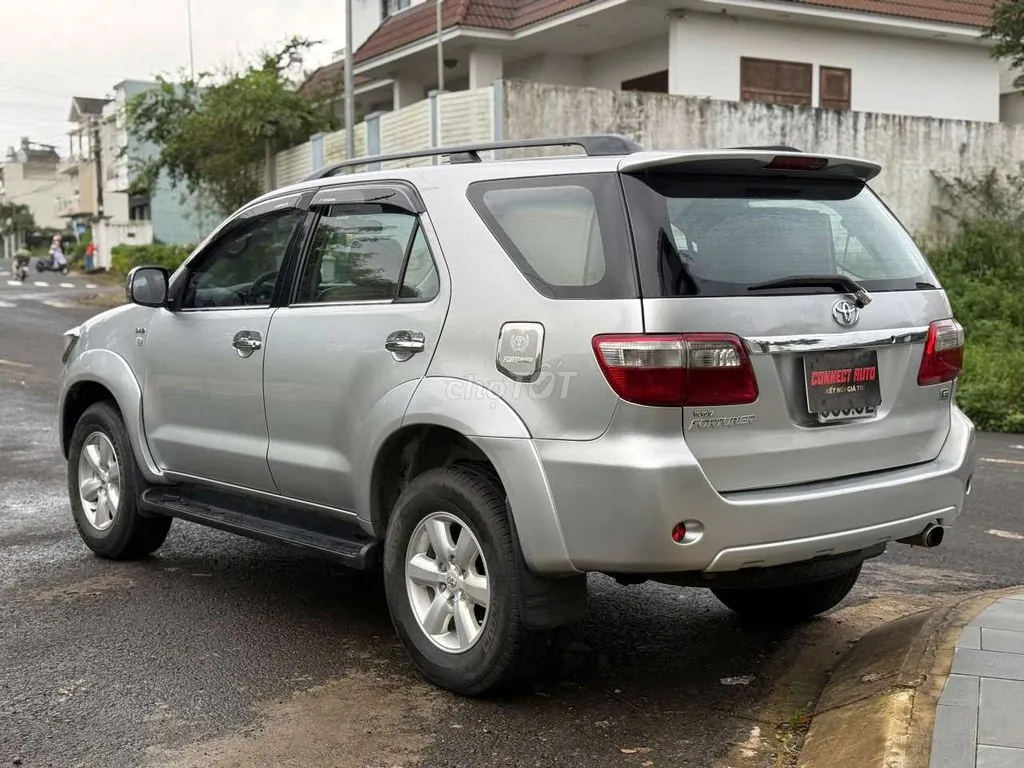 Toyota Fortuner 2011 photo 5