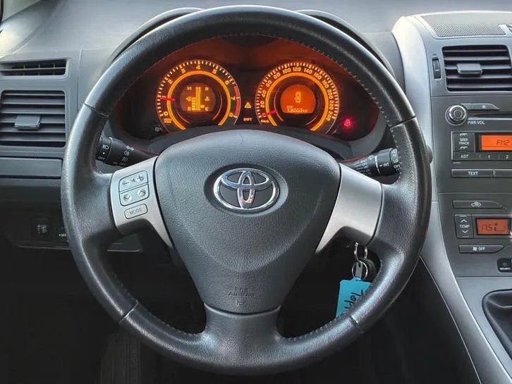 Toyota Auris 2008 photo 2