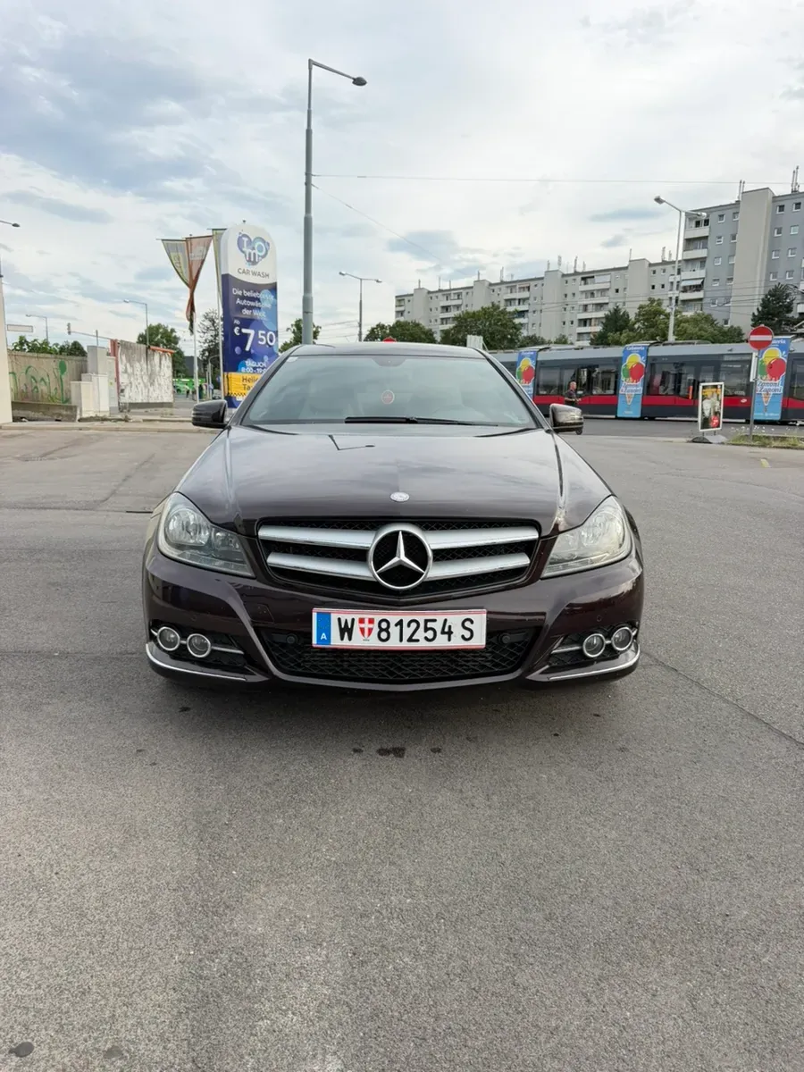 Mercedes-Benz C-Class 2011 photo 2