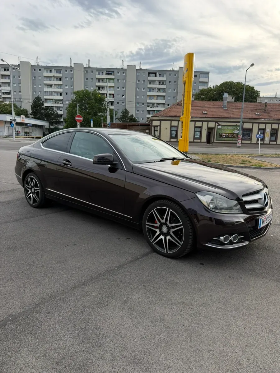 Mercedes-Benz C-Class 2011 photo 3