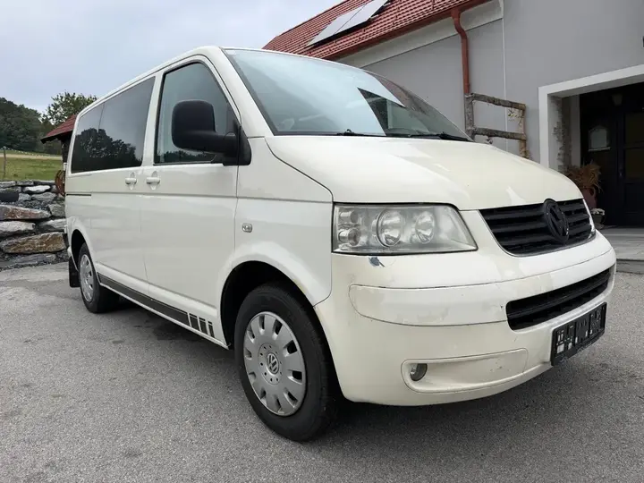 Volkswagen Caravelle 2005 photo 2