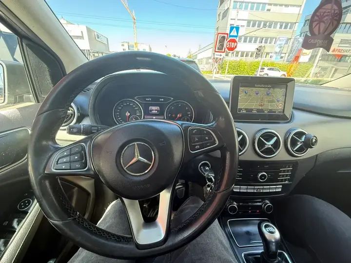 Mercedes-Benz B-Class 2017 photo 3