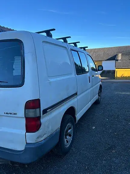 Toyota Hiace 2005 photo 4