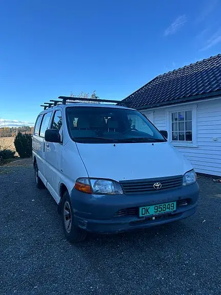 Toyota Hiace 2005 photo 2