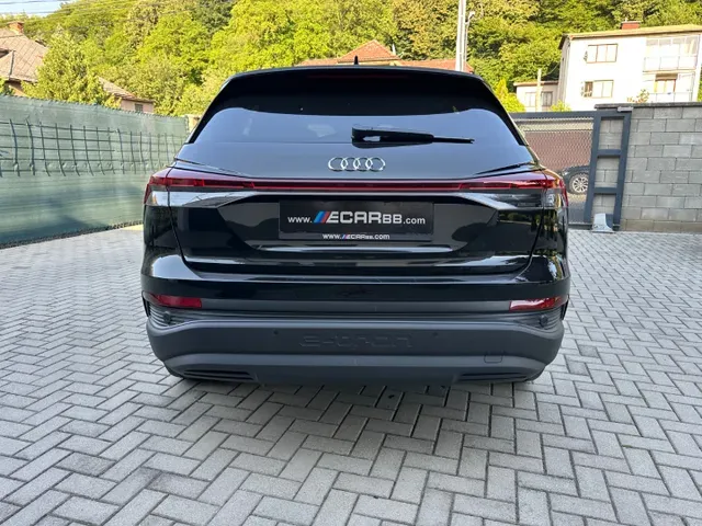 Audi Q4 2022 photo 4