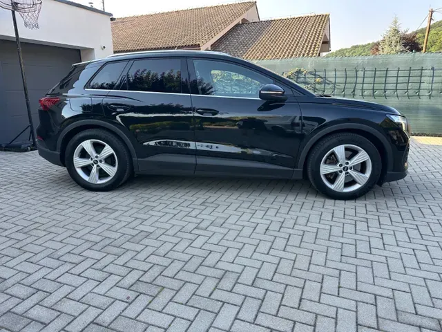 Audi Q4 2022 photo 2
