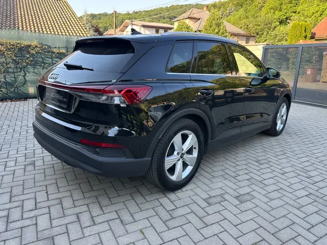 Audi Q4 2022 photo 3