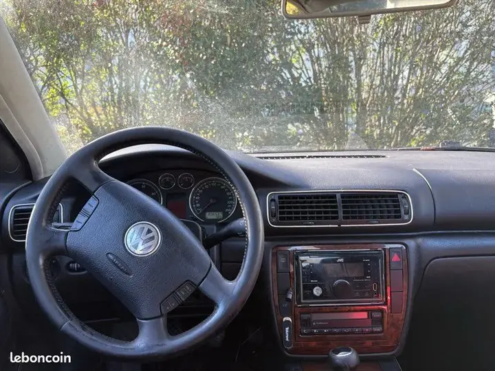 Volkswagen Passat 2003 photo 2