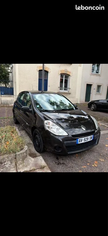 Renault Clio 2010 photo 2
