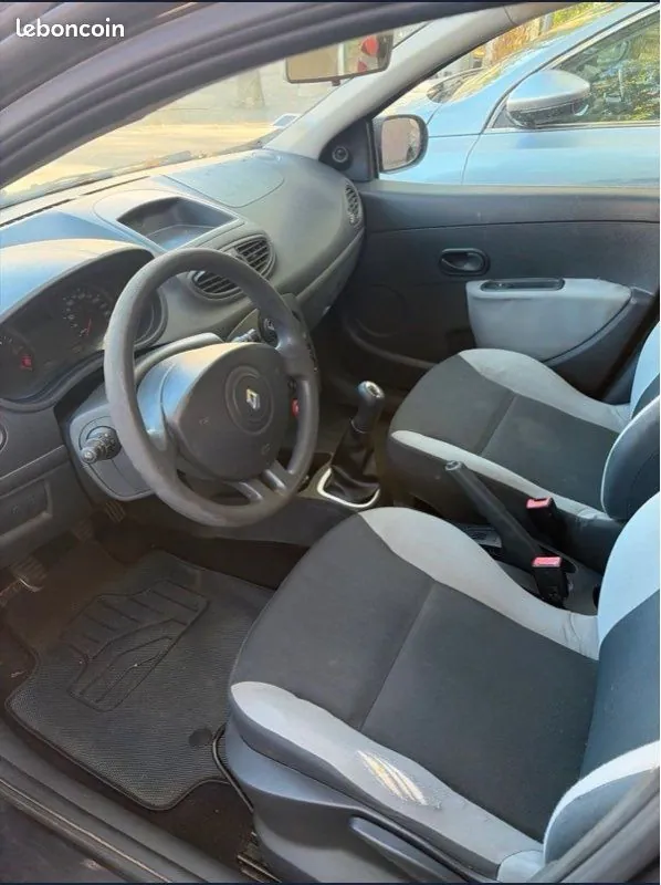 Renault Clio 2010 photo 3