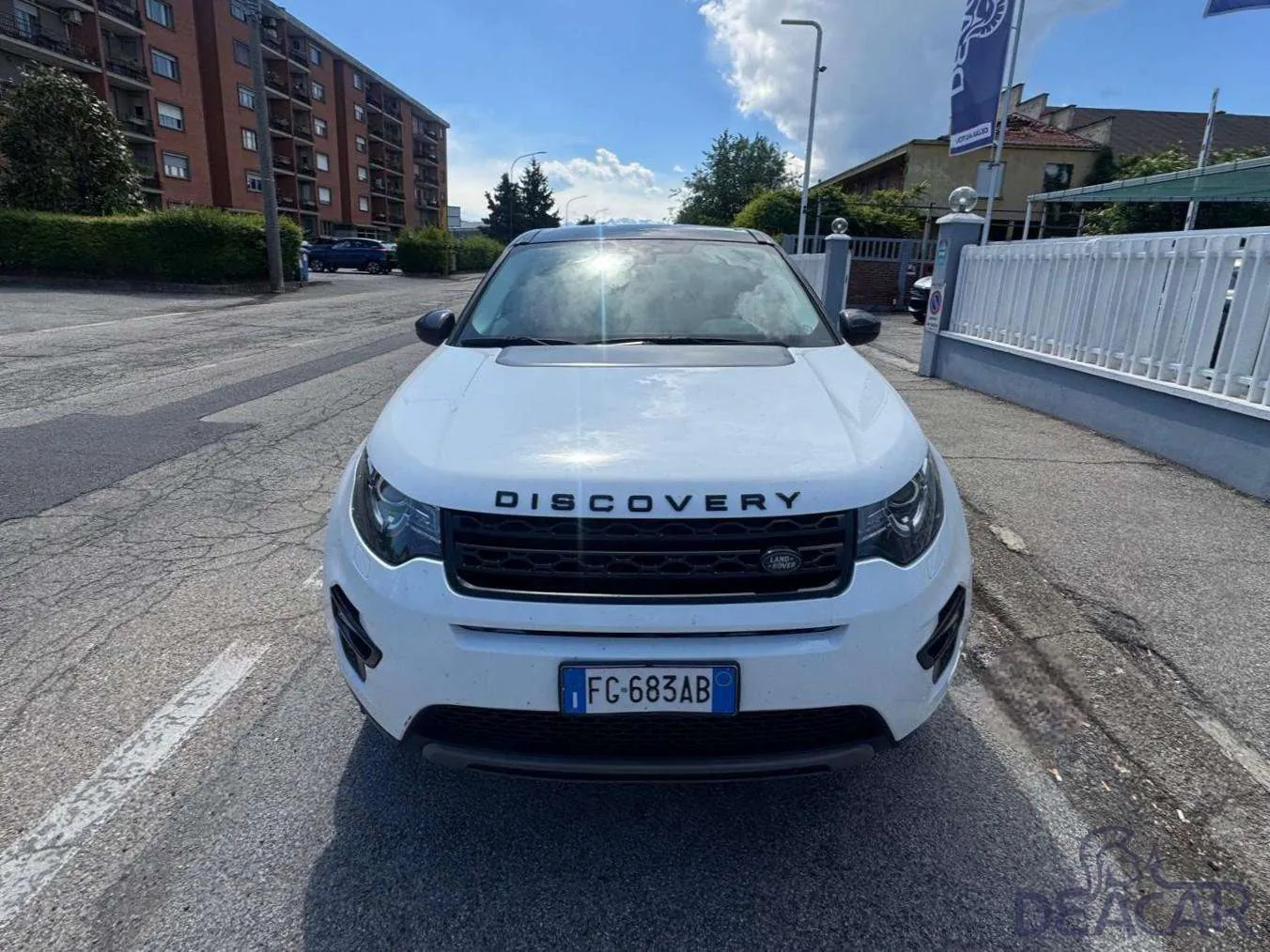 Land Rover Discovery Sport 2016 photo 2