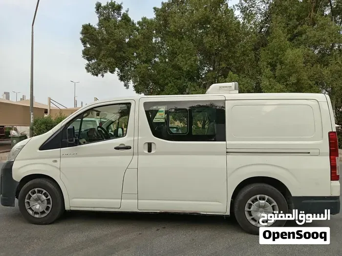 Toyota Hiace 2021 photo 2