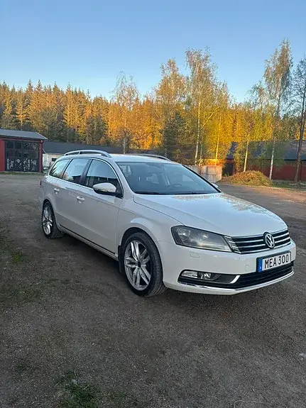 Volkswagen Passat 2012 photo 2