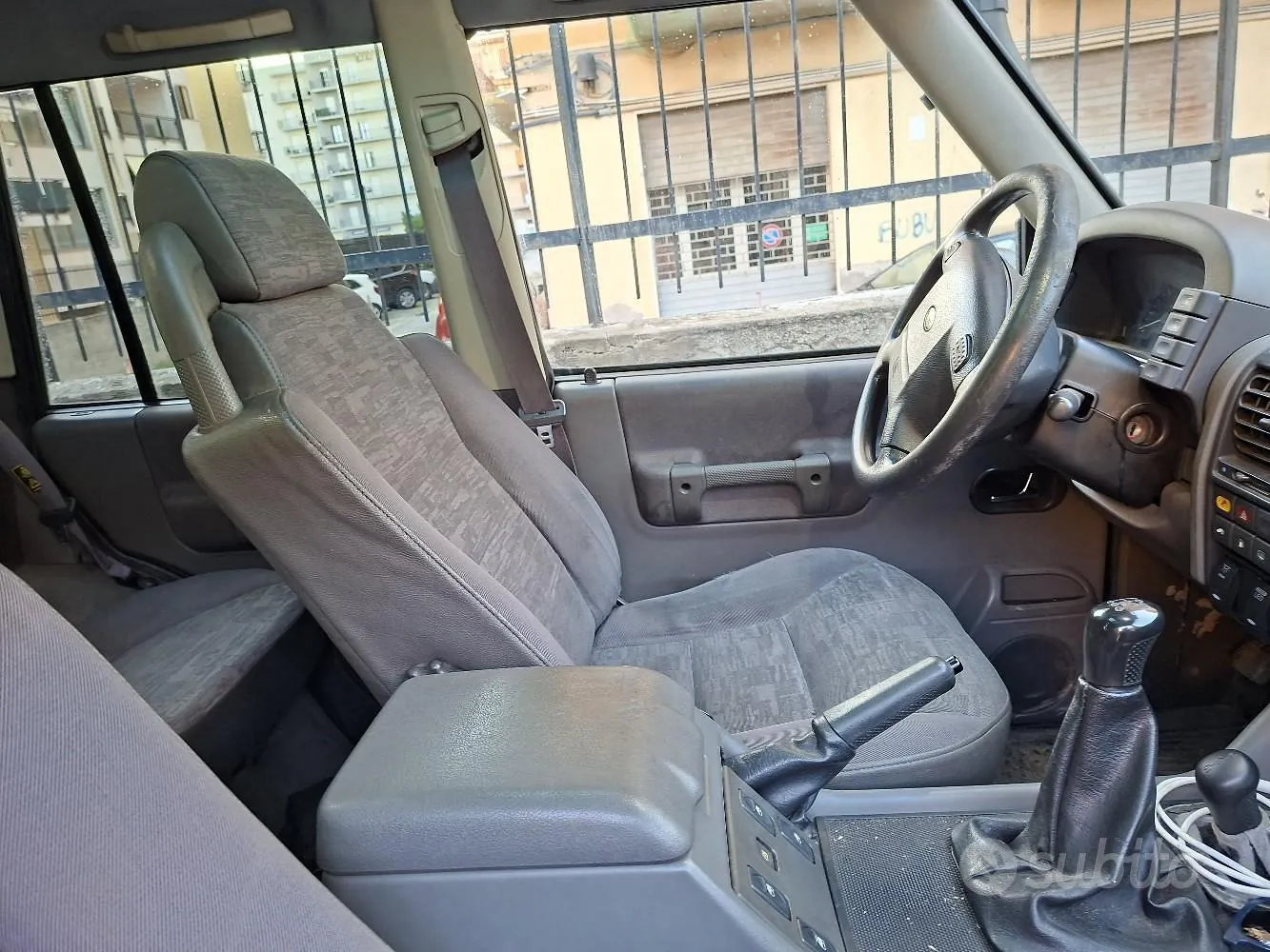 Land Rover Discovery 2001 photo 2
