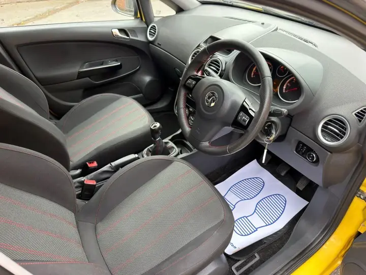 Vauxhall Corsa 2013 photo 2