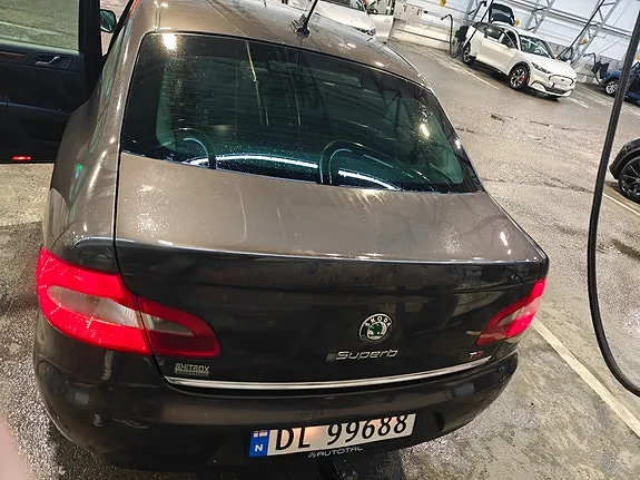 Skoda Superb 2009 photo 3