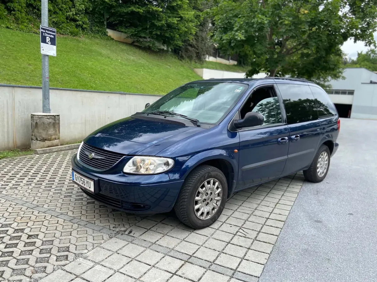 Chrysler Voyager 2003 photo 2