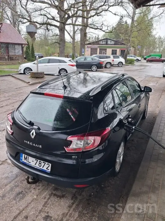 Renault Megane 2011 photo 2