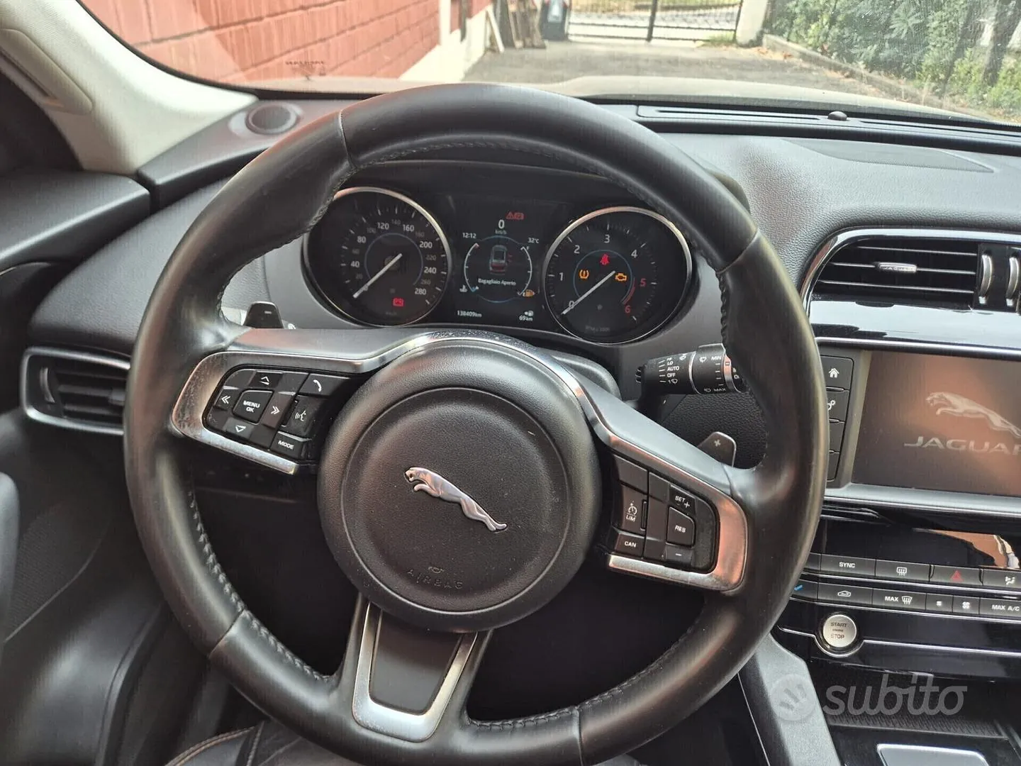 Jaguar F-Pace 2018 photo 5