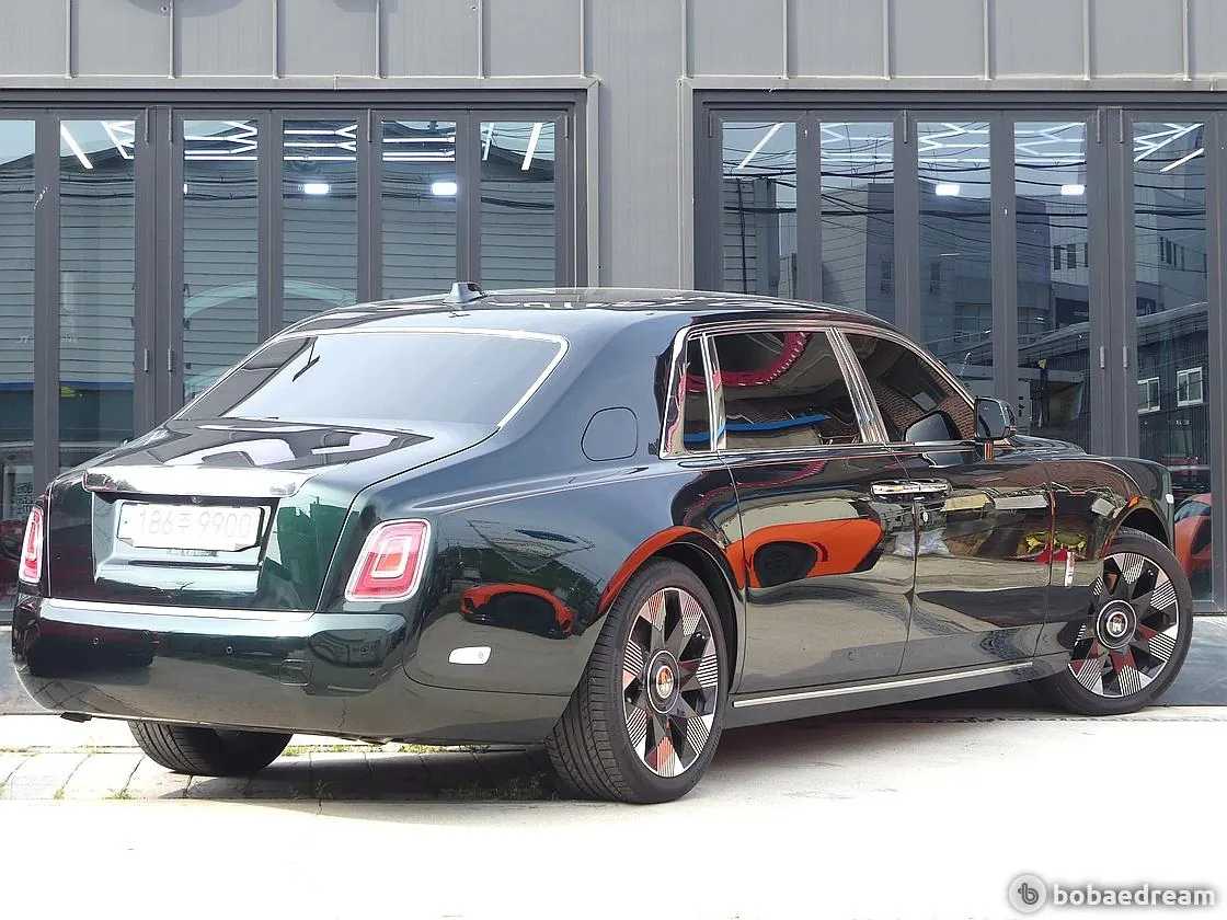 Rolls-Royce Phantom 2023 photo 3