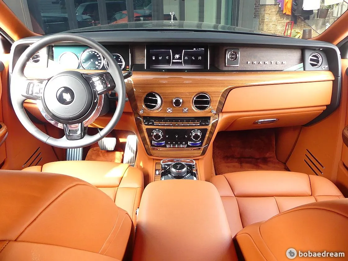 Rolls-Royce Phantom 2023 photo 4