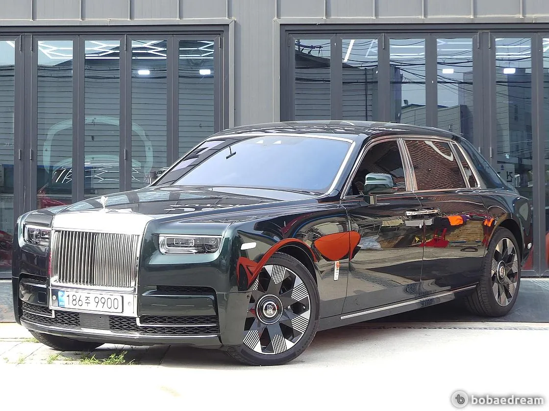 Rolls-Royce Phantom 2023 photo 2