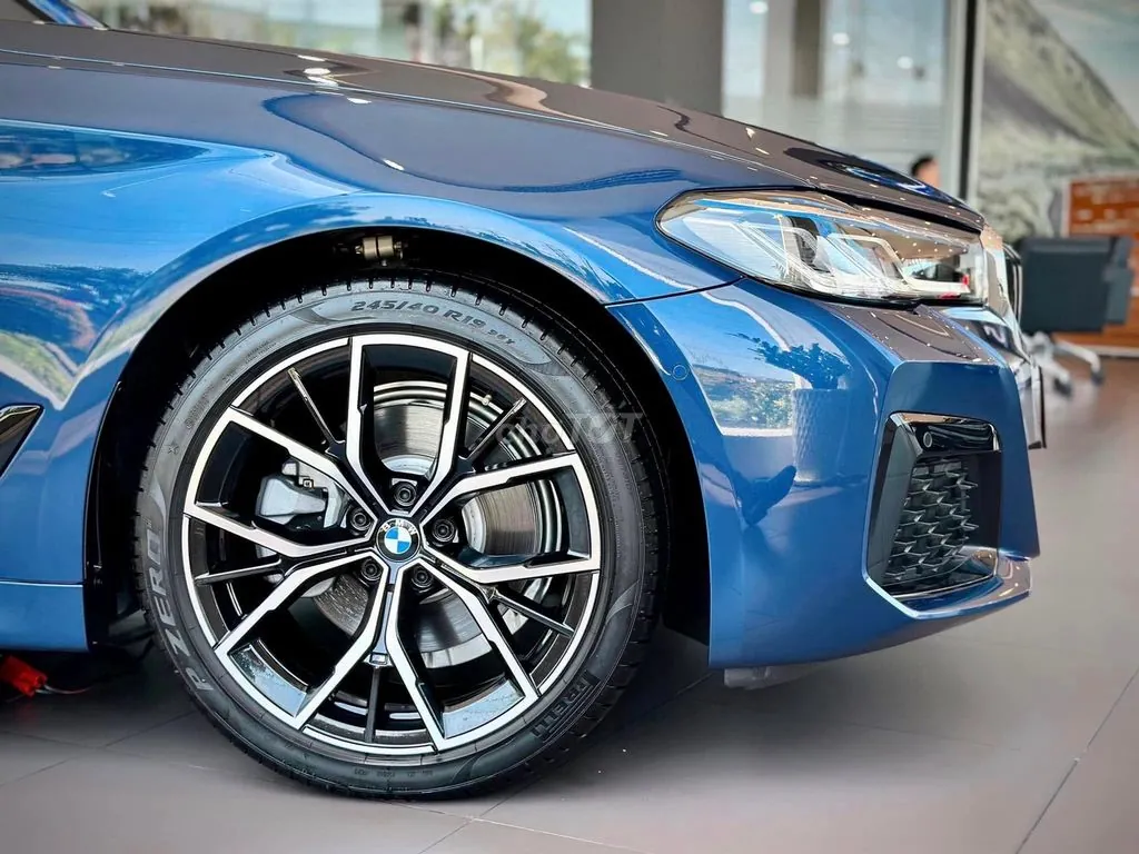 BMW 520I 2023 photo 3