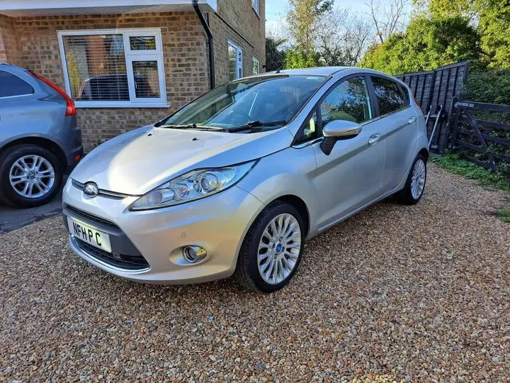 Ford Fiesta 2011 photo 3