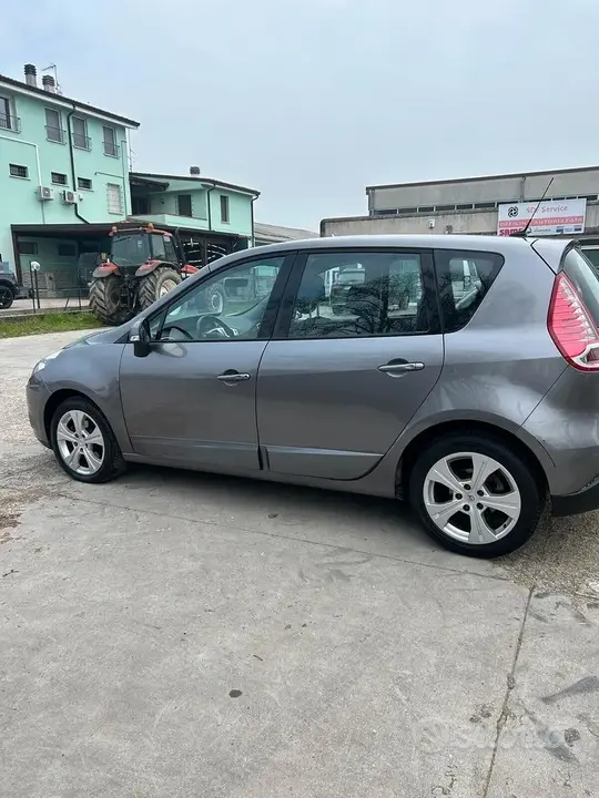 Renault Scenic 2010 photo 5